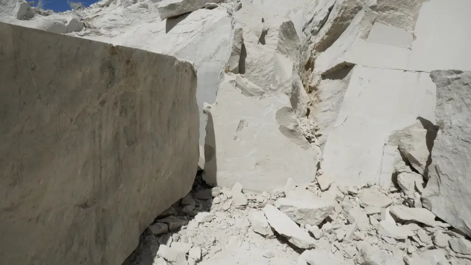 AJ Quarry Composición Azul Novelda